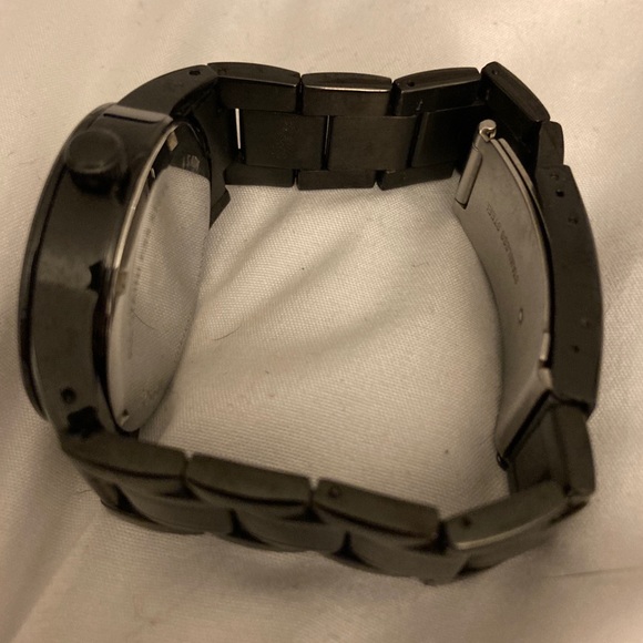 Black Quartz Fossil Watch - Picture 2 of 3